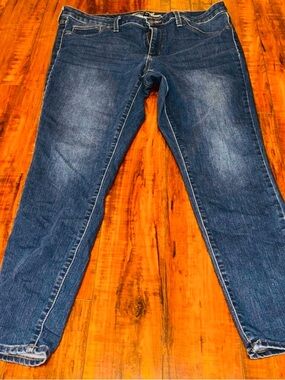 Universal Thread Dark Indigo Mid-Rise Jeans - Blue